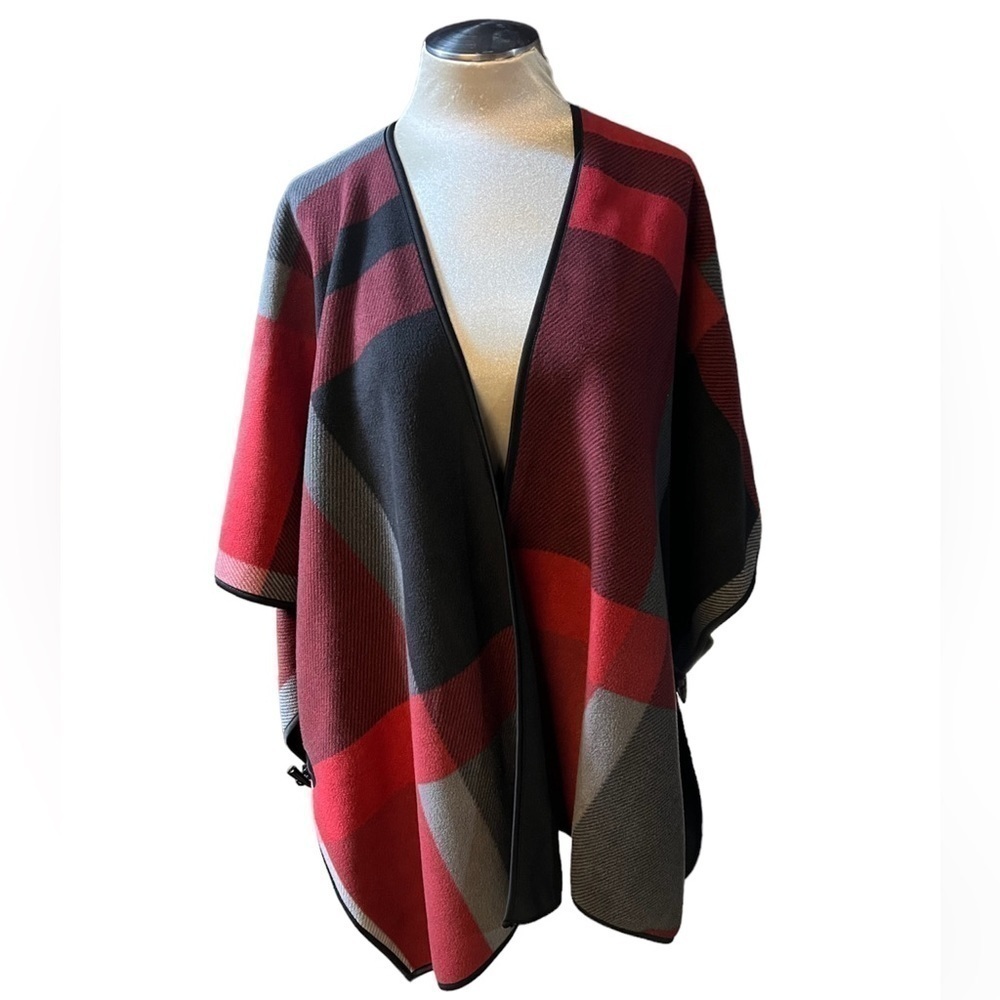 Serra reversible poncho/wrap